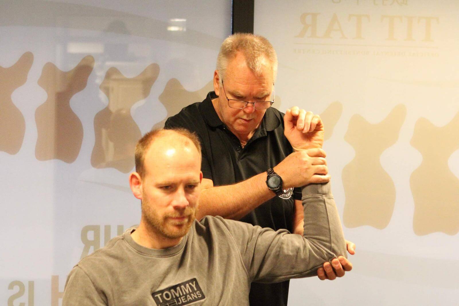 Behandeling elleboog bij The BoneSetters